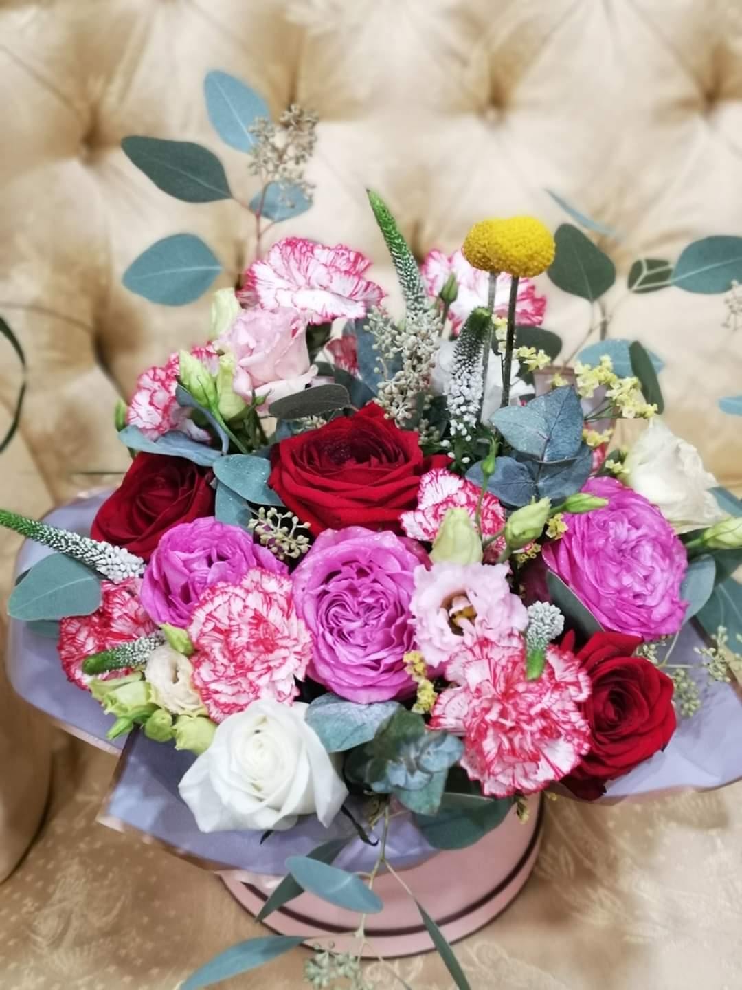 Rožės dėžutėje Vilniuje - Gėlių pristatymas Vilniuje - Flower shop Vilnius