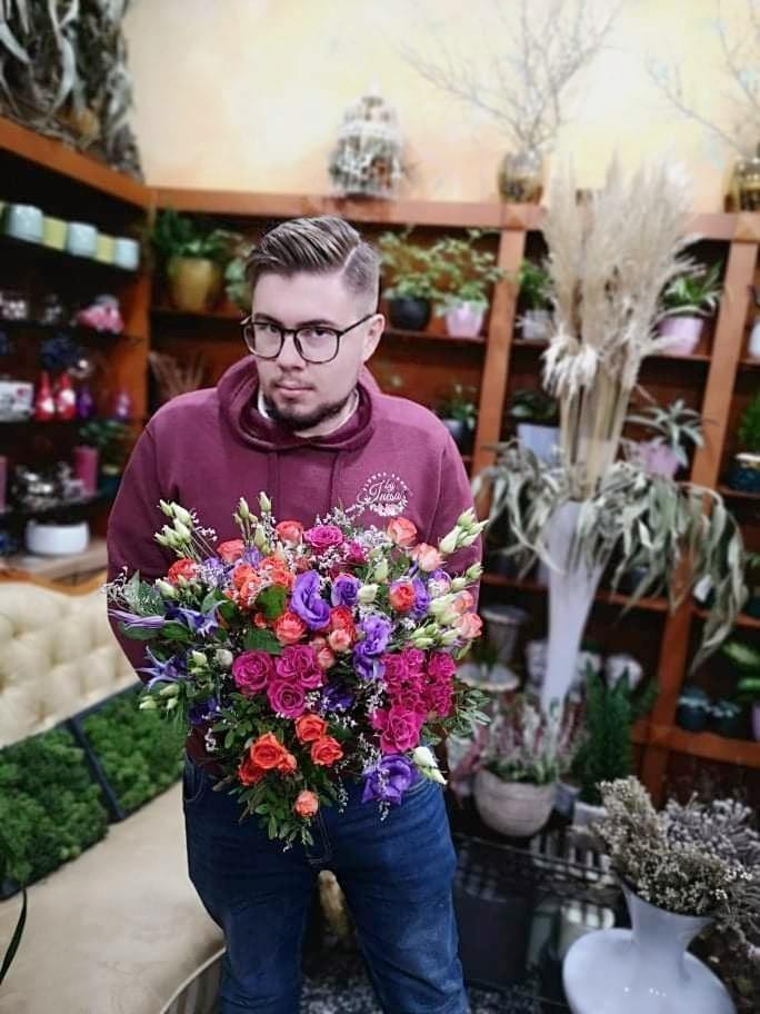 Gėlių nuotrauka su gimimo diena geles