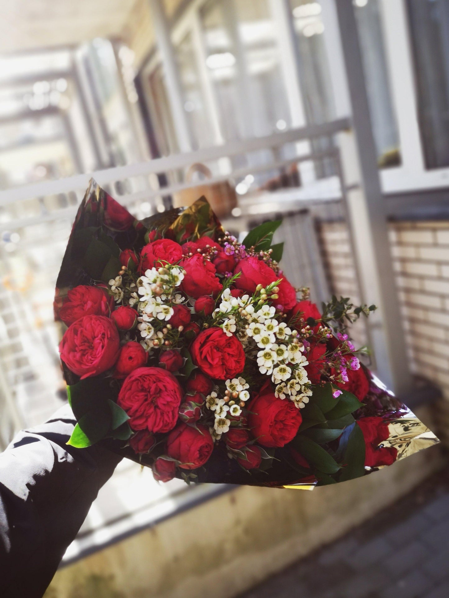 Vyriška puokštė -Prabangi bijūninių rožių puokštė - Gėlių pristatymas Vilniuje