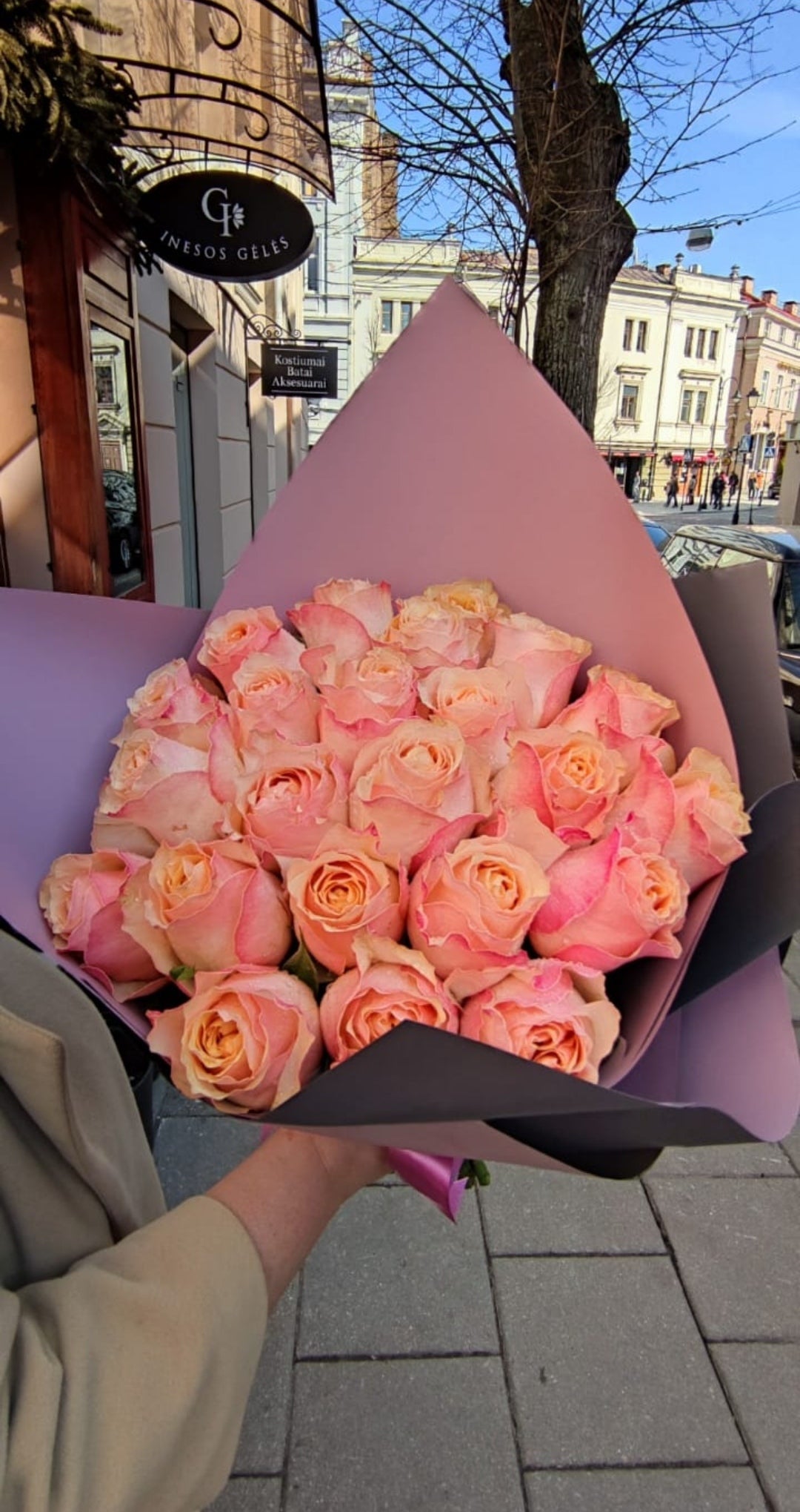 Victoria peach flower bouquet – Gėlių pristatymas Vilniuje - Flower shop  Vilnius