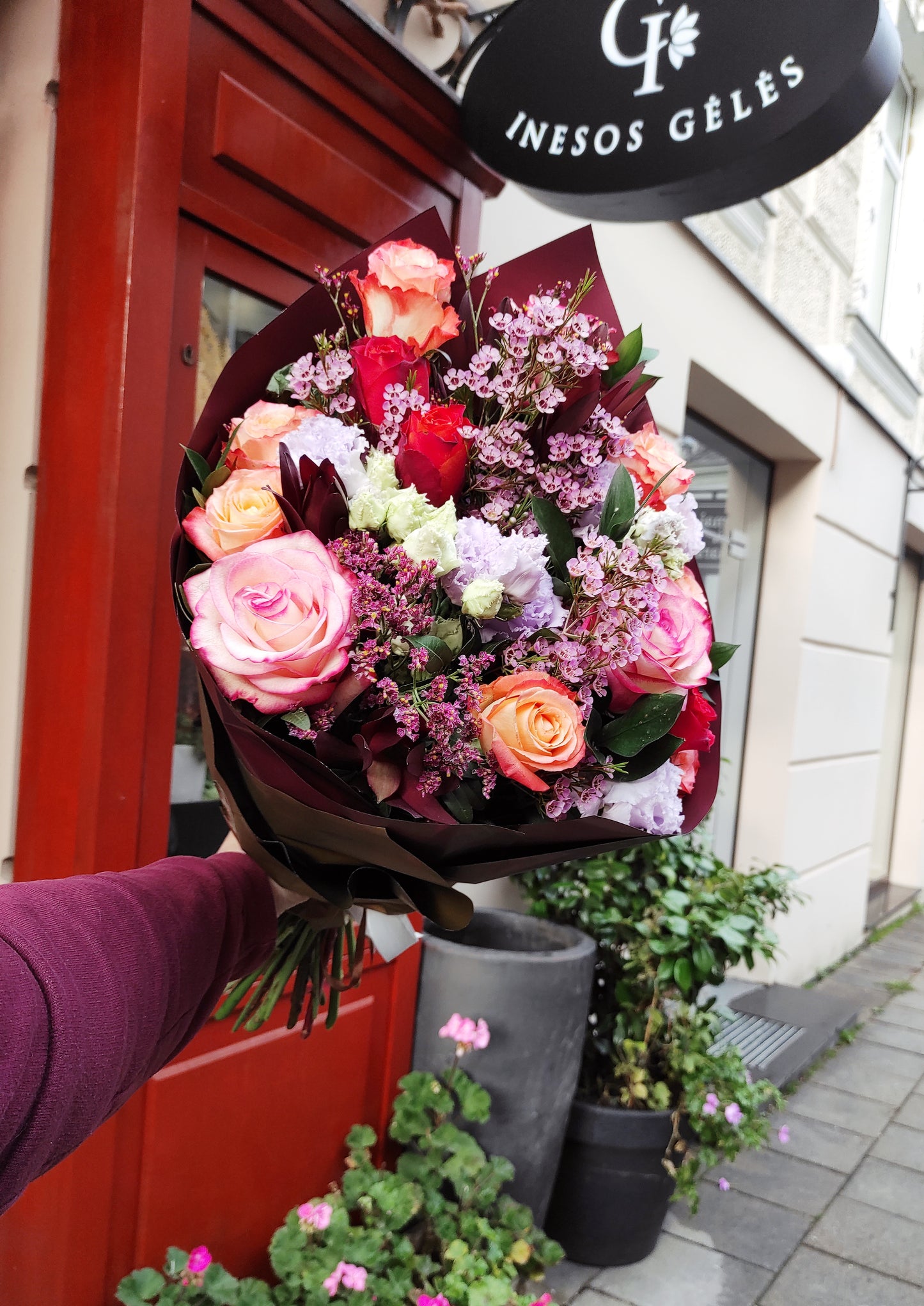 Solidi puokštė - Gėlių pristatymas. Inesa Borkovska