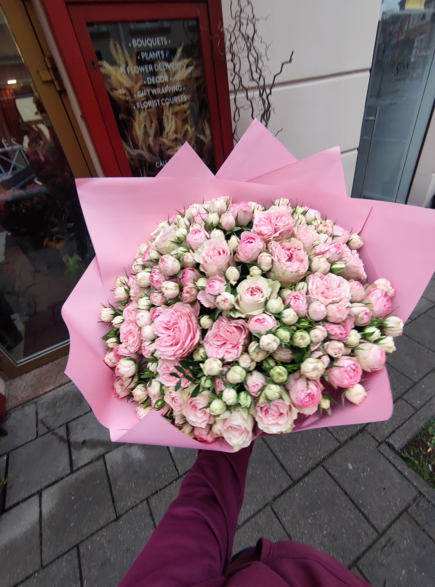 Bijūninių rožių puokštė