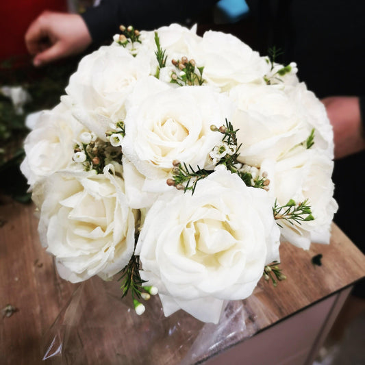 Baltų rožių dėžutė - Gėlių pristatymas Vilniuje