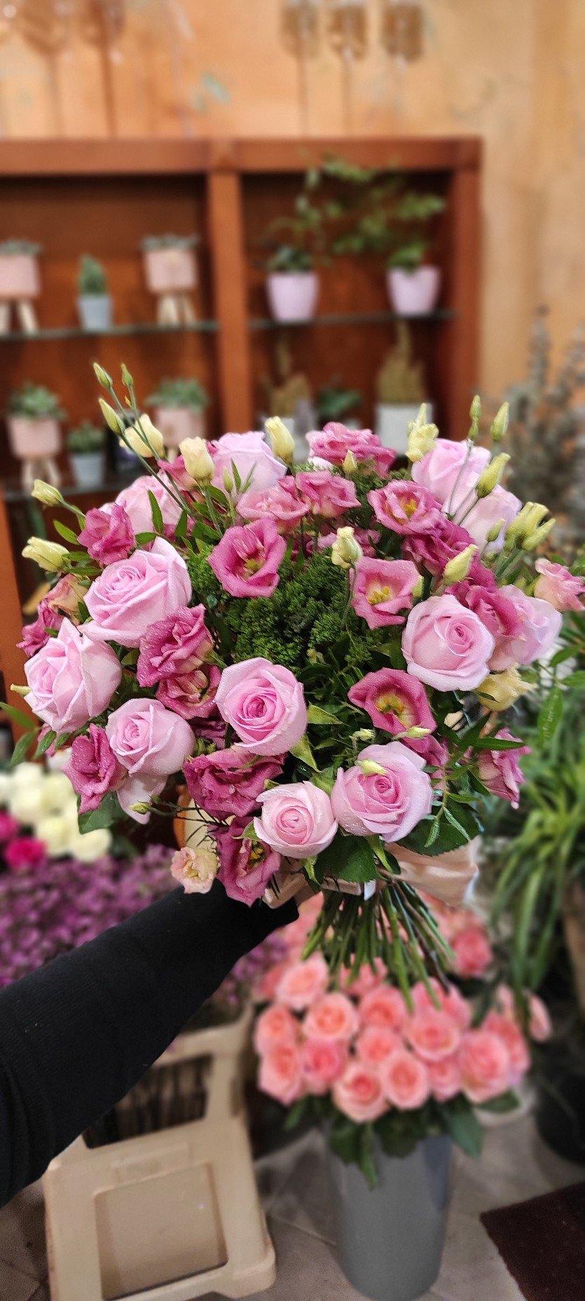Rožinių gėlių puokštė 